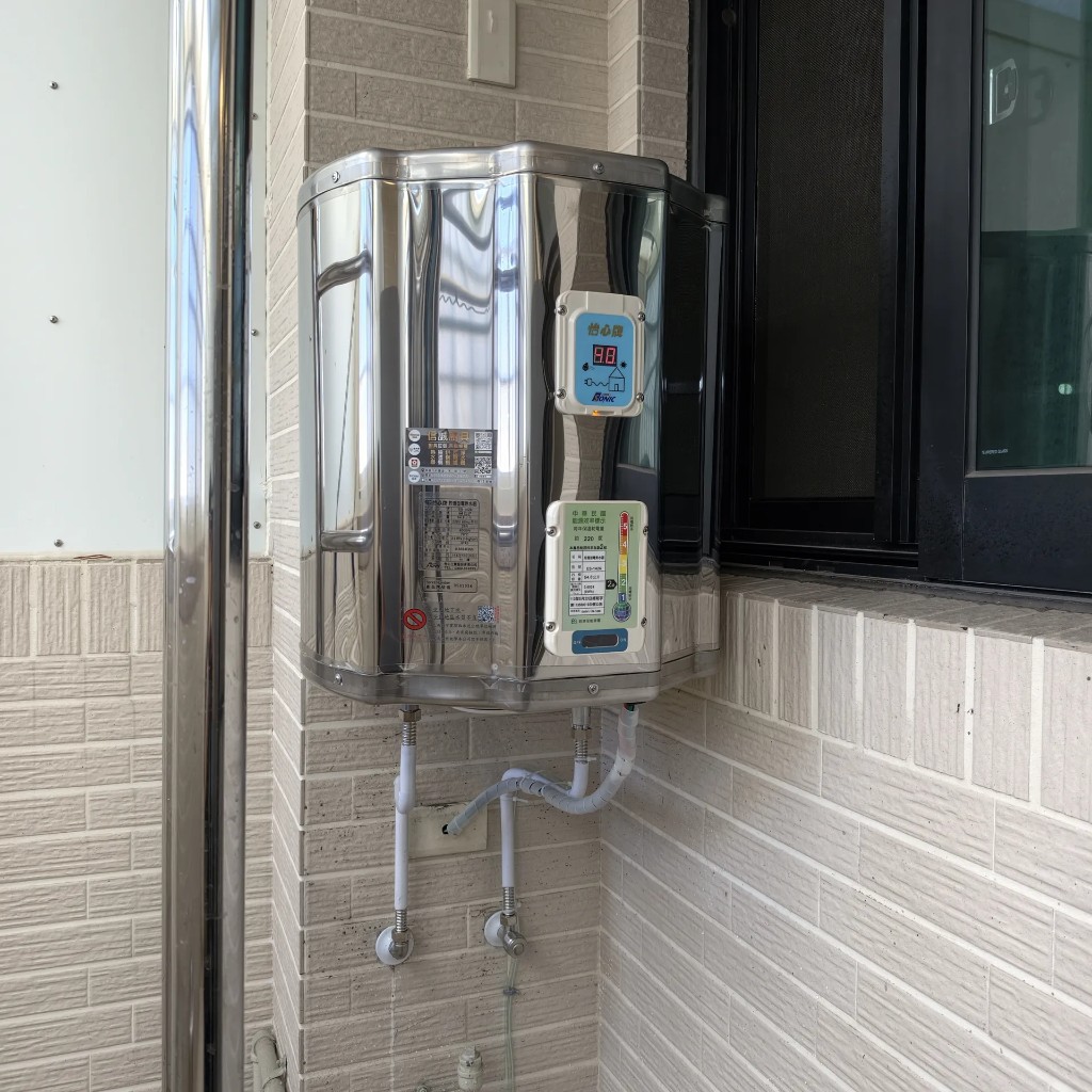 高雄楠梓透天怡心牌ES1426電熱水器安裝完工，提供整棟熱水使用