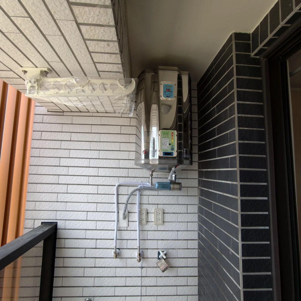 高雄前鎮瑞隆松下建案海爾T5除垢與怡心牌電熱高掛完工