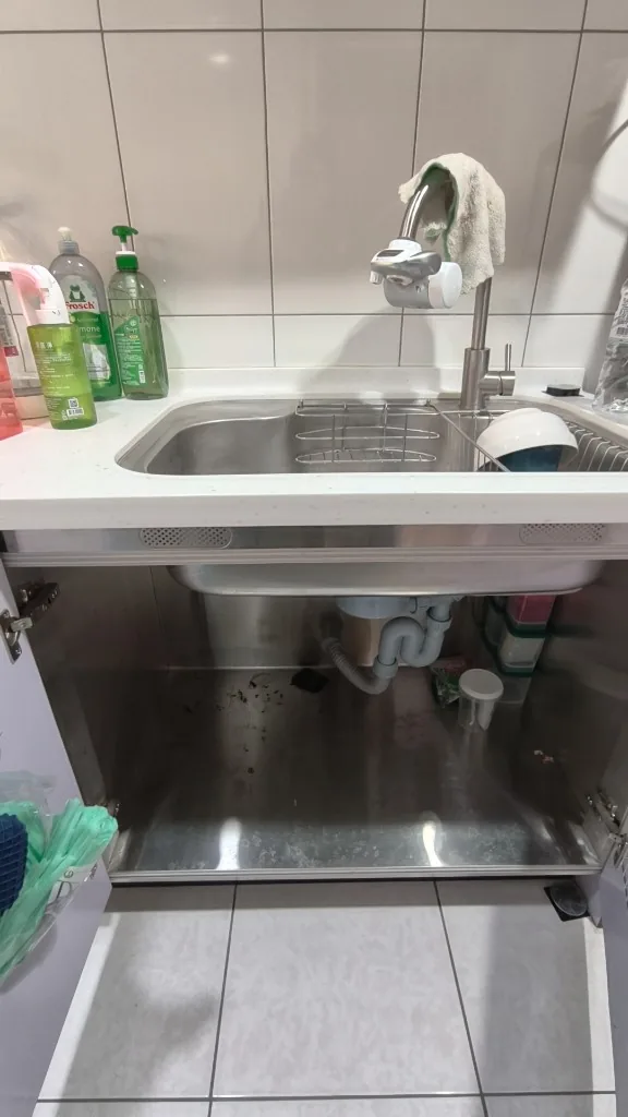高雄鼓山美術東四路安裝前,廚房龍頭濾心與不鏽鋼廚下空櫃實拍