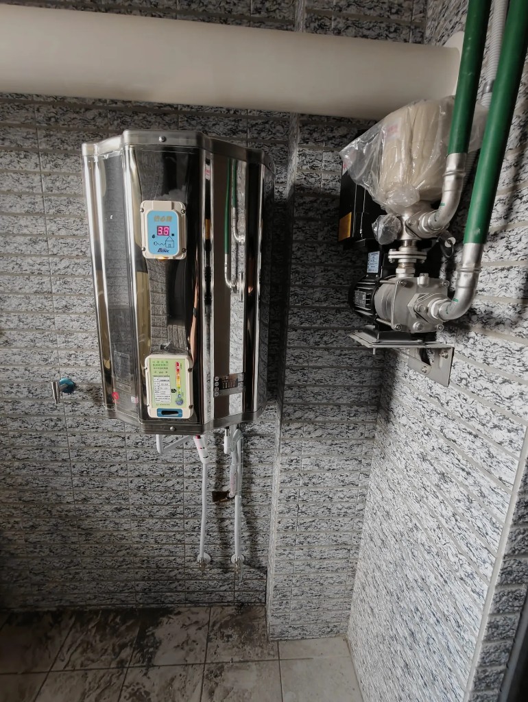 高雄楠梓新成屋大樓怡心牌ES1826電熱水器兩間浴室加壓馬達