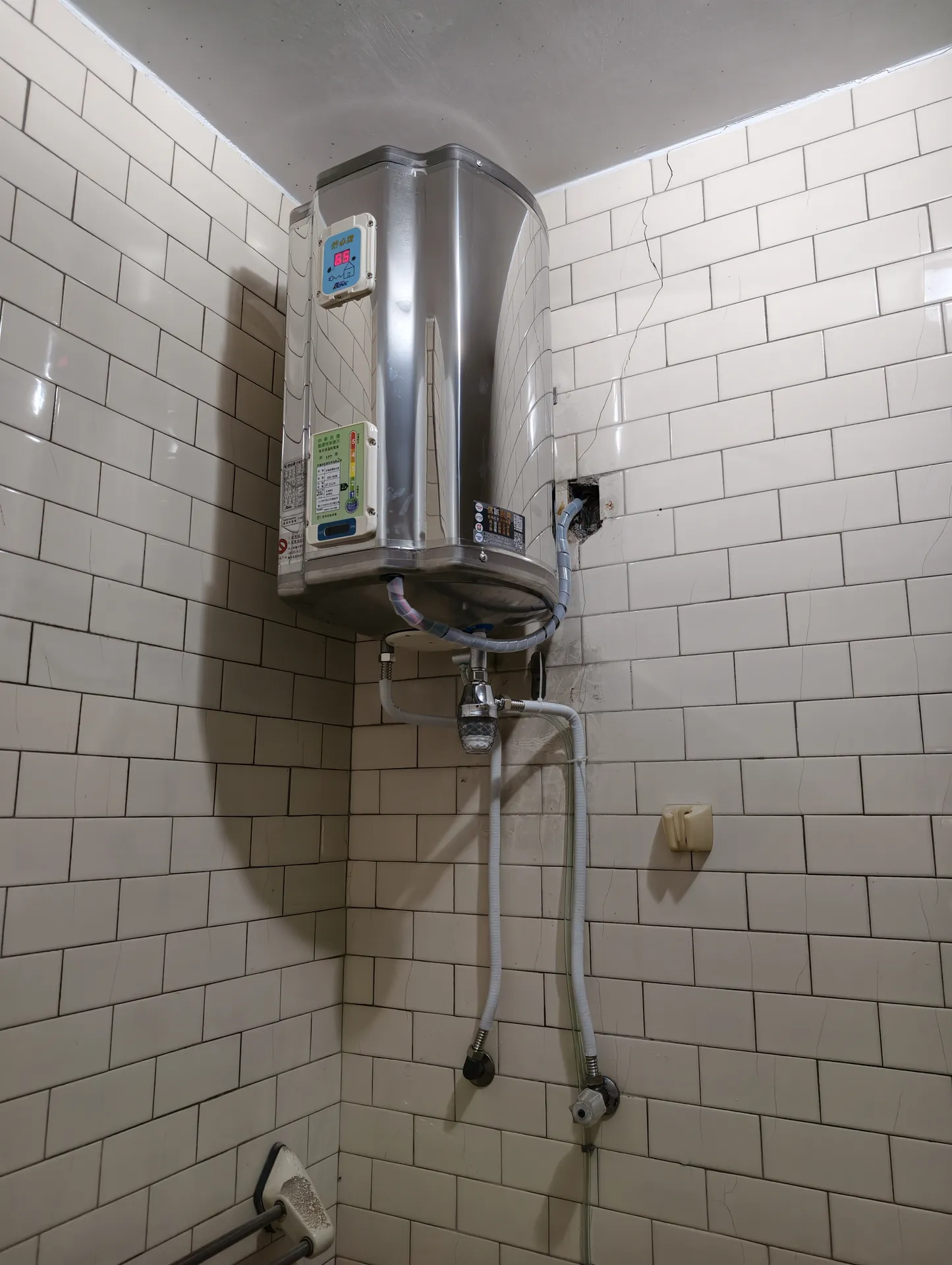 高雄橋頭二十年瞬間熱水器換ES1026加海爾T5除垢濾心