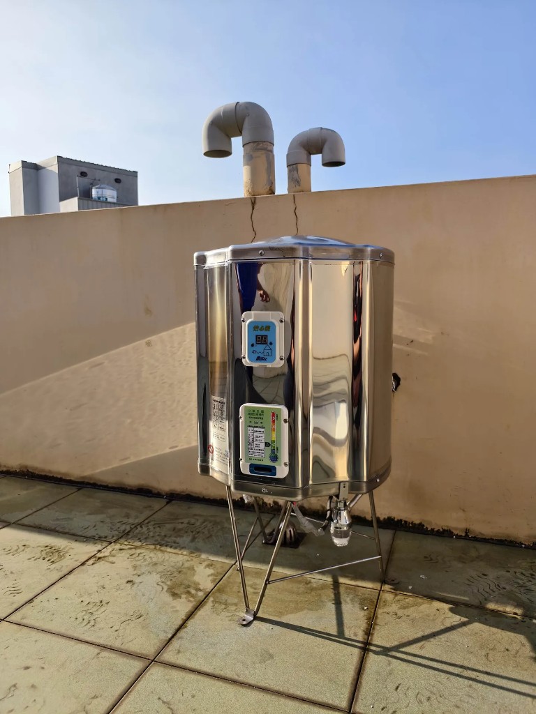 高雄三民透天四樓頂樓怡心牌54L電熱水器腳架安裝