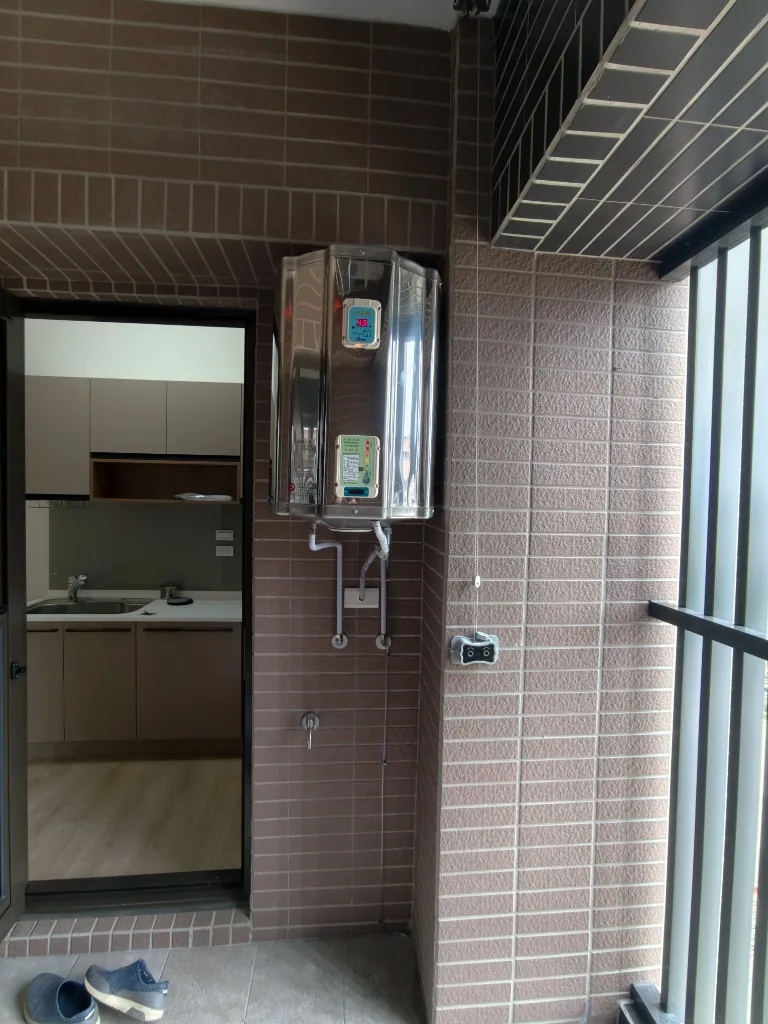 高雄三民熱河三街和野學怡心牌70L儲熱瞬間一體電熱水器壁掛不佔地完工