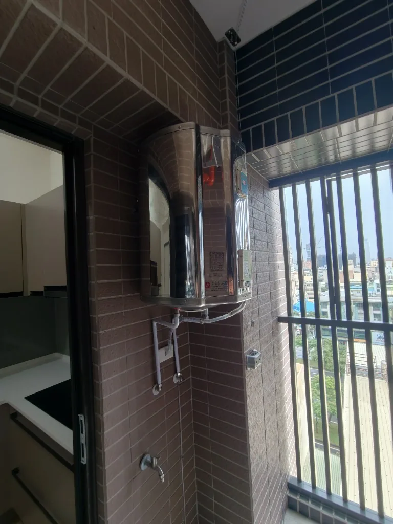 高雄三民熱河三街和野學怡心牌70L電熱水器陽台壁掛完工,動線暢通