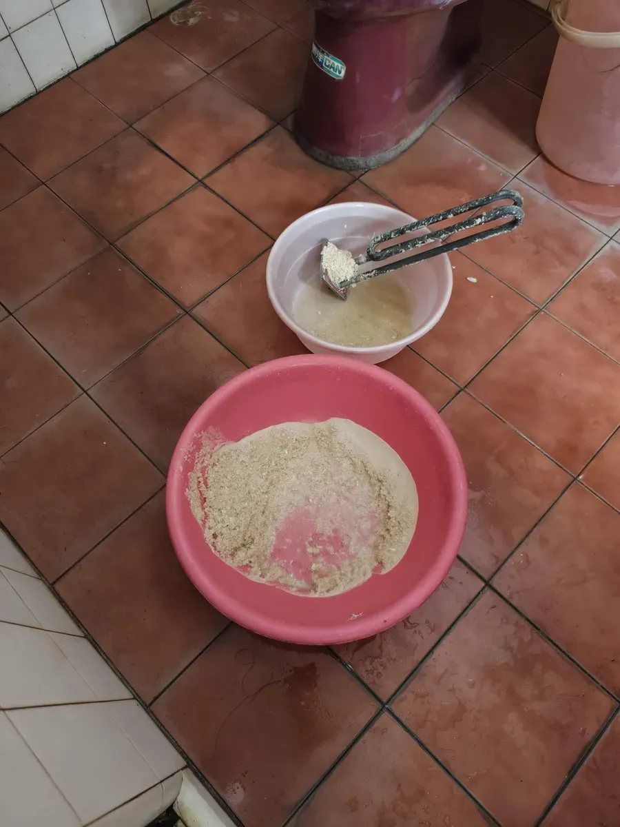 高雄水垢問題嚴重，臉盆殘留白色碳酸鈣實拍