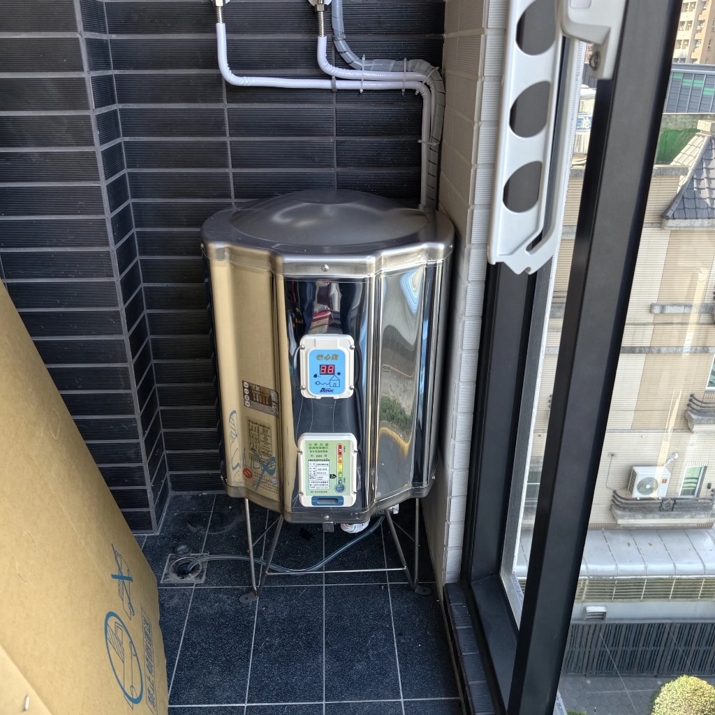 高雄左營京城建設自由朗誦建案怡心牌ES1426 54L腳架落地安裝