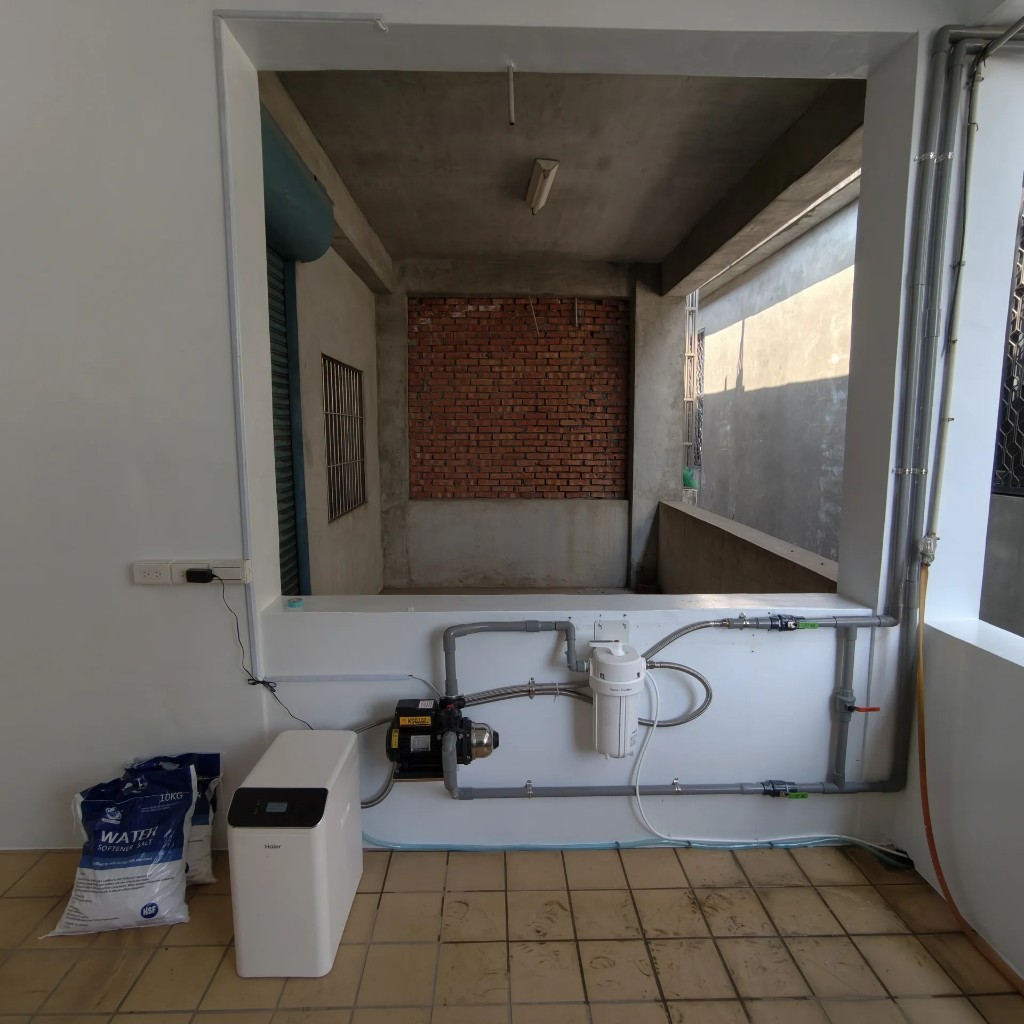 高雄鳥松區全戶淨軟水系統全景，設備與管線配置完整呈現