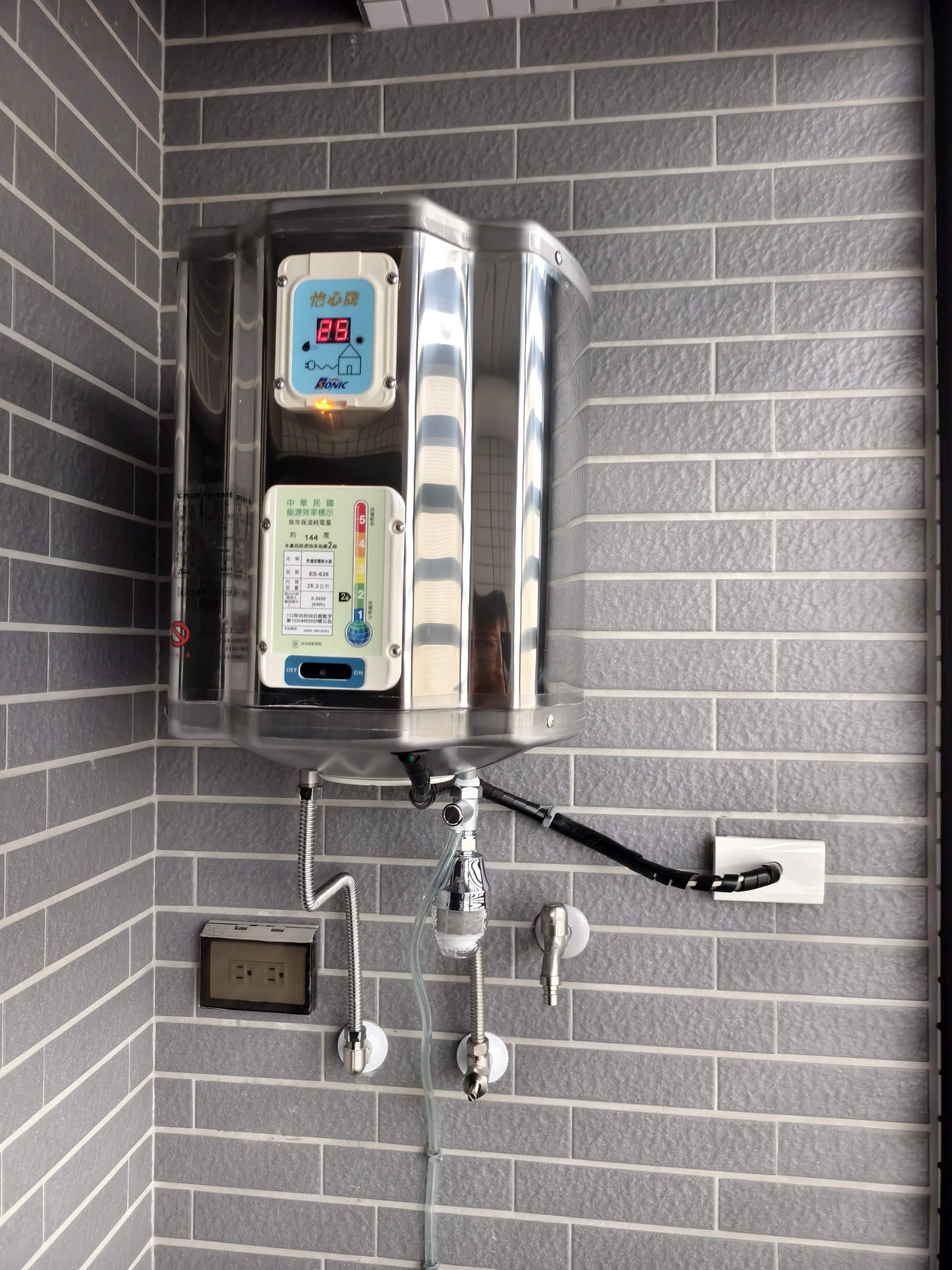 高雄前鎮區小陽台安裝怡心牌熱水器案例